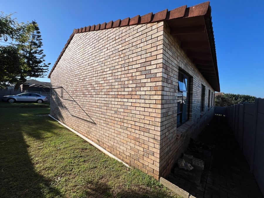 3 Bedroom Property for Sale in Wavecrest Eastern Cape